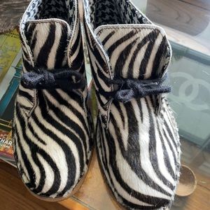 Fur and leather shoes